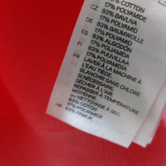 👚 Barbiecore-Inspired Bubble-Gum Pink Cardigan Sweater - Picture 4 of 8